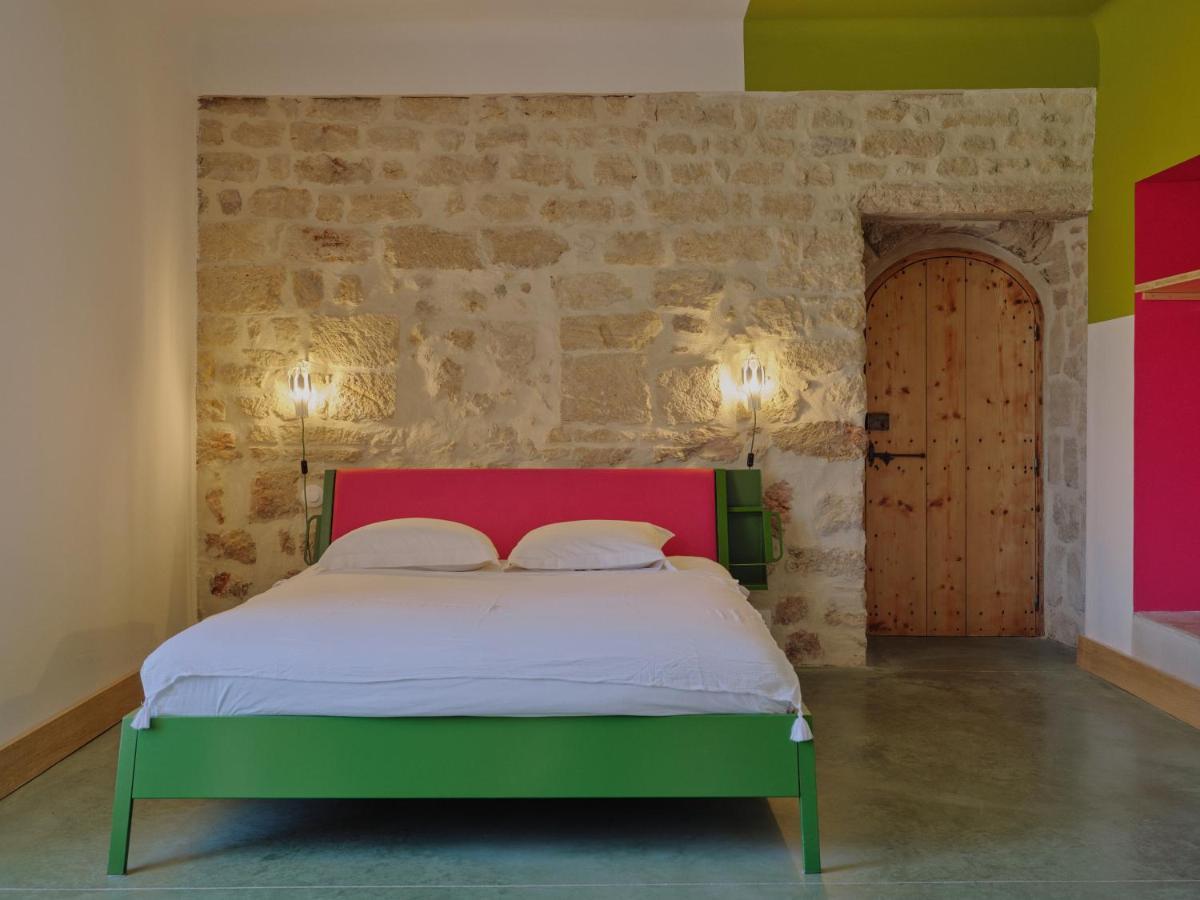 Domaine La Ferme Hi Bride Bed & Breakfast Villelaure Bagian luar foto