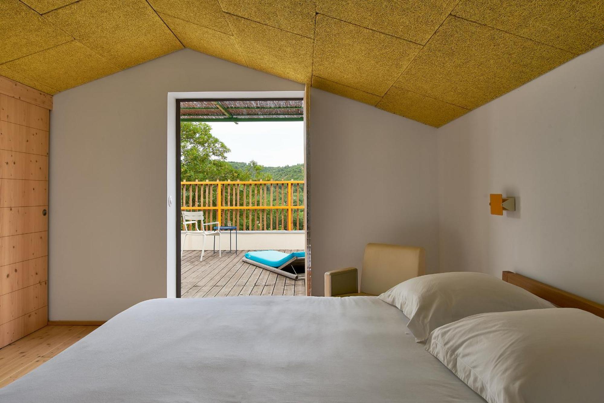 Domaine La Ferme Hi Bride Bed & Breakfast Villelaure Bagian luar foto
