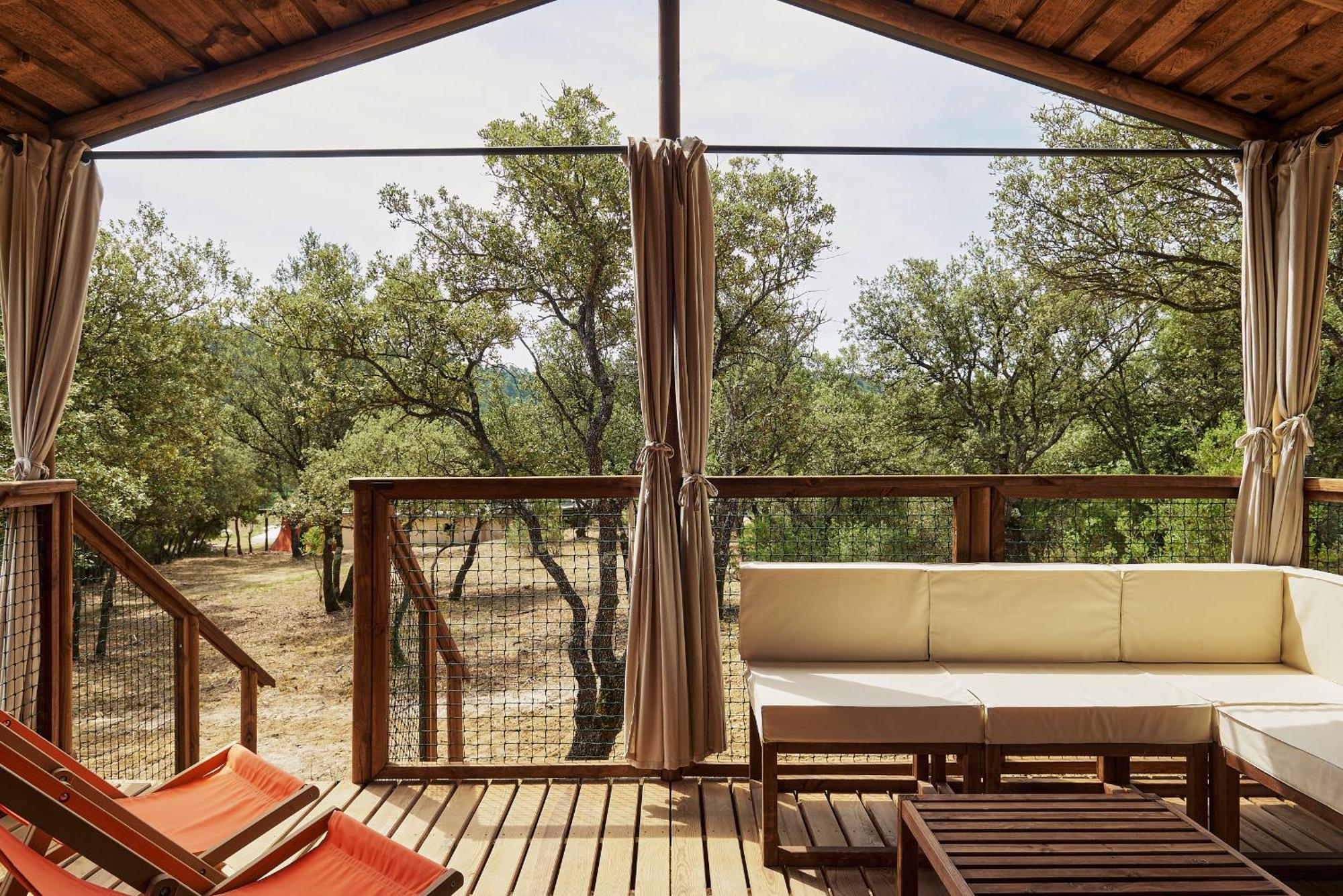 Domaine La Ferme Hi Bride Bed & Breakfast Villelaure Bagian luar foto