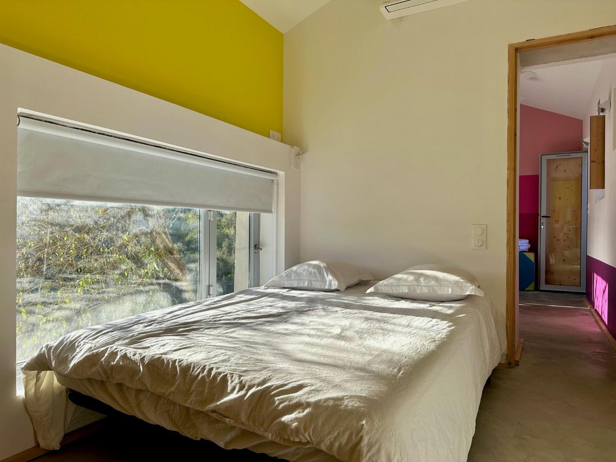 Domaine La Ferme Hi Bride Bed & Breakfast Villelaure Bagian luar foto